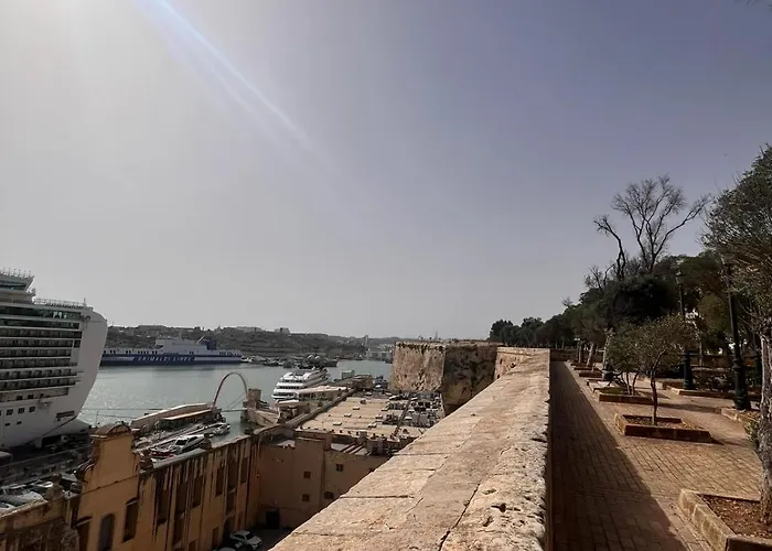 Spacious Flat Near Valletta&waterfront - Ideal Location